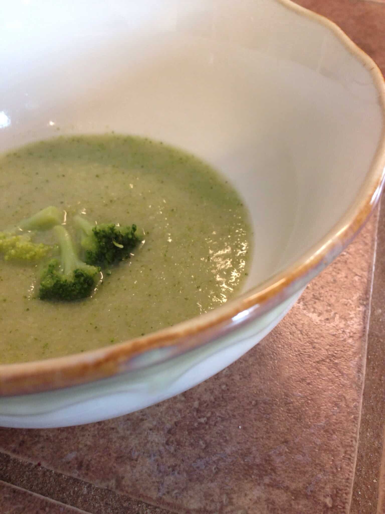 Gluten Free Vegan Cream of Broccoli Soup from Knowgluten.me