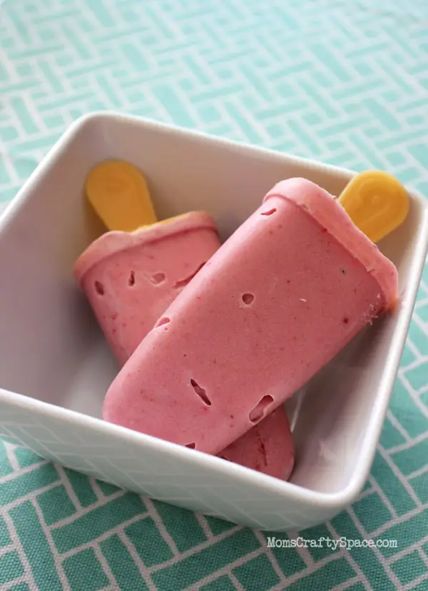 Natural Healthy Strawberry Ice Cream Popsicle Bars